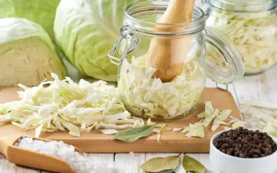 Kebab: Kapusta kiszona czy marynowana? Sekrety smaku i zdrowia