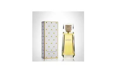 Eleganckie perfumy Carolina Herrera w złotym flakonie i pudełku w kropki.