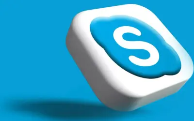 Trójwymiarowe logo Skype, biała chmurka z niebieską literą "S", unosi się na błękitnym tle.