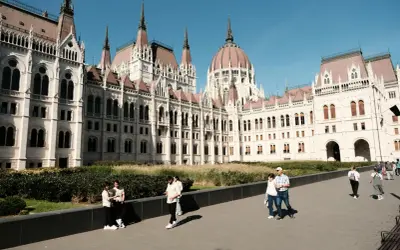 Spacer po Budapeszcie. Wspaniała architektura i piękne ceny w budapeszcie zachęcają do zwiedzania.