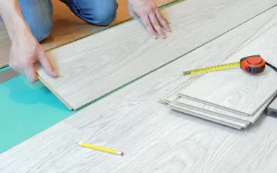 Podłoga DIY: Układanie paneli krok po kroku oszczędź i zrób to sam!