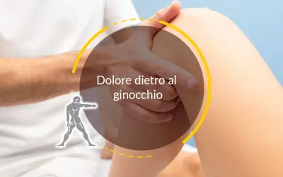 Dolore dietro al ginocchio: un fisioterapista esamina la gamba di un paziente.