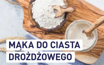 Mąka do ciasta drożdżowego w misce i zakwas w słoiku. Idealne składniki na puszyste wypieki.