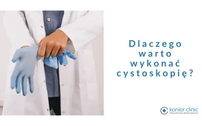 Lekarz zakłada rękawiczki przed wykonaniem cystoskopii. Dowiedz się, dlaczego warto wykonać to badanie.