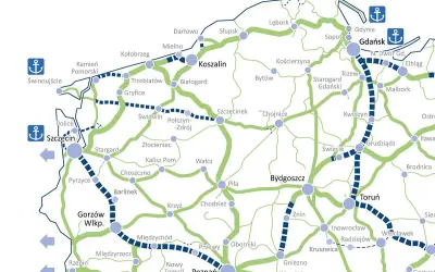 Mapa dróg i miast północnej Polski, z zaznaczonym Gdańskiem i nietypowe atrakcje w okolicy.