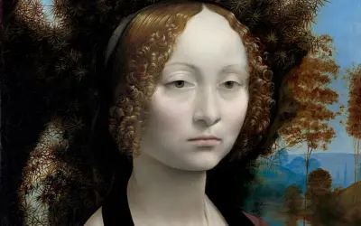 Portret kobiety z kręconymi włosami, przypominający Mona Lisę, na tle tajemniczego krajobrazu.