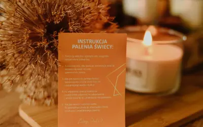 Instrukcja palenia świecy: surowiec na świece, instrukcje dotyczące prawidłowego palenia, aby cieszyć się aromatem.