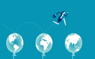 Mujer corriendo sobre globos con forma de mundo, saltando hacia nuevas oportunidades. ¡Busca becas para estudiar en el extranjero!
