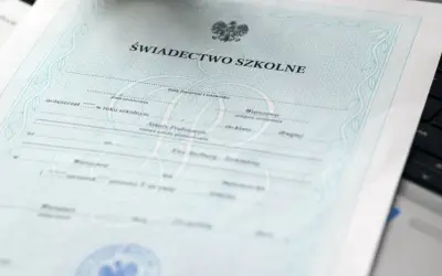 Gdzie kupić świadectwo? Tylko kłopoty! Legalne alternatywy i kary do 8 lat
