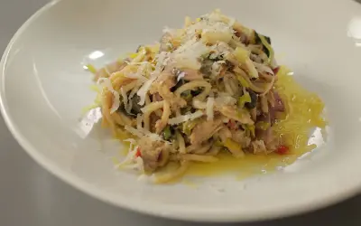 Szybkie spaghetti z tuńczykiem i śmietaną – prosty przepis na obiad