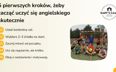 5 kroków, jak skutecznie uczyć się angielskiego: ustal cel, wybierz źródła, mów od początku, ucz się regularnie i dbaj o motywację. Grupa dzieci na obozie.