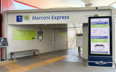 Wejście na Marconi Express na lotnisku w Bolonii. Monorail do centrum miasta i dworca kolejowego.