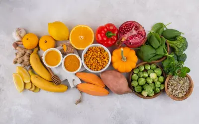 Owoce i warzywa bogate w witaminy i **makroelementy**: cytryny, pomarańcze, banany, imbir, czosnek, dynia, papryka, granat, brokuły, szpinak, brukselka, bataty, marchewki, rokitnik, miód, kurkuma.