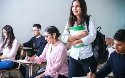 Jak ubrać się na studia, by czuć się komfortowo i stylowo?