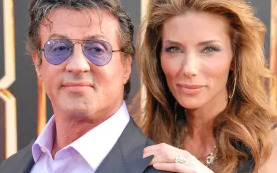 Sylvester Stallone z żoną Jennifer Flavin na czerwonym dywanie.