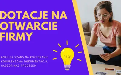 Kobieta analizuje dokumenty, szukając informacji, jak uzyskac dofinansowanie na otwarcie dzialalnosci. Żółta żarówka symbolizuje pomysł.