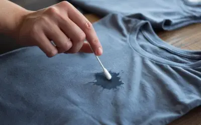 Jak zmyć atrament z bluzy? Skuteczne sposoby na trudne plamy