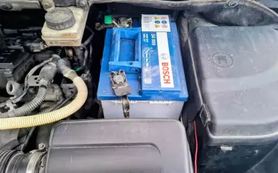 Bilbatteriet är blått och märkt BOSCH. Det kan vara orsaken till att bilen inte vill kallstarta.