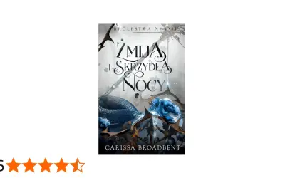 Okładka książki "Żmija i skrzydła nocy". Mroczna, fantastyczna grafika z wężem, niebieskimi kwiatami i elementami przypominającymi skrzydła.