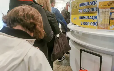 Kolejka do punktu Lotto. Czy loterie kryptowalutowe legalność losowań opartych o technologię blockchain kiedyś zastąpią tradycyjne gry?