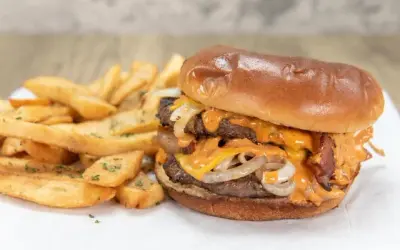 Jak przygotować burgery jak z restauracji? Sekrety smaku!