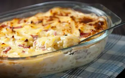 En krämig skinkfrestelse i glasform, perfekt för ett mysigt middagsrecept.