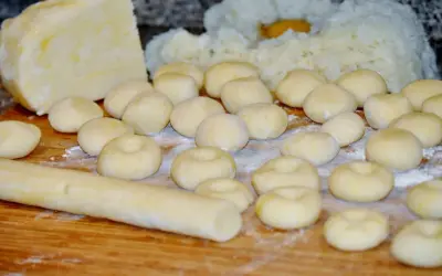 Jakie ziemniaki na kluski śląskie? Wybierz typ C i gotuj jak ekspert!
