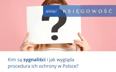 Osoba trzyma kartkę z dużym znakiem zapytania, zasłaniając twarz. Czy to sygnalista w pracy? Kancelaria Anna Księgowość wyjaśnia.