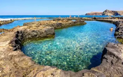 Piscinas naturales de aguas cristalinas en Gran Canaria que ver. Un paraíso para disfrutar del mar y el sol.