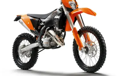 Jakie enduro 250 4T kupić? Modele, serwis, koszty i pułapki