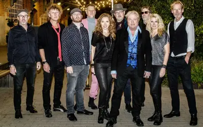 Hanna Wanngård och hennes band står redo för en spelning.