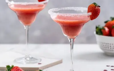 Pyszne drinki z prosecco i truskawkami, które zachwycą każdego