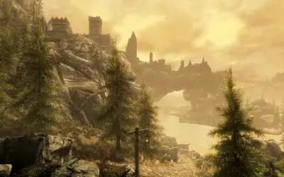 Majestatyczny krajobraz Skyrim z zamkiem na wzgórzu i łukiem skalnym. Idealny do sprawdzenia wymagań sprzętowych gry.
