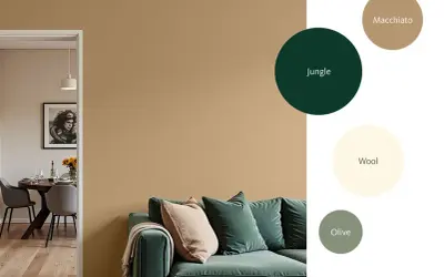 Ein Wohnzimmer mit einem grünen Sofa und Kissen, das durch moderne Farben wie Macchiato, Jungle, Wool und Olive inspiriert ist.
