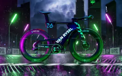 Rower Van Rysel, znanej firmy sportowej, w neonowym blasku miasta.