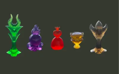 Figurki z gry Villainous: zielona Maleficent, fioletowa Ursula, czerwona Królowa Kier, żółty Hades i szary Jafar.