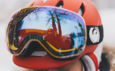 Jak dobrać kask snowboardowy? Poradnik krok po kroku
