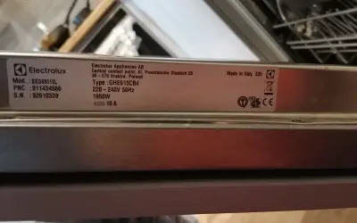 Zmywarka Electrolux EES69310L, model GHE613CB4, wyprodukowana we Włoszech. Czas na jej czyszczenie!