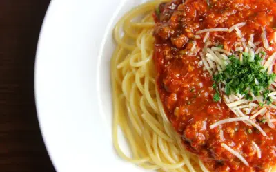 Spaghetti Bolognese: Odkryj idealny przepis i sekrety smaku!