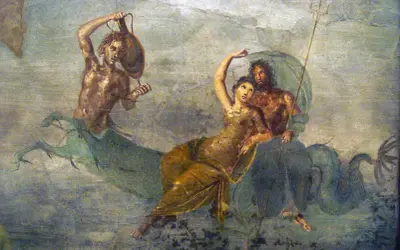 Poseidon und seine Kinder, ein Meeresgott mit Dreizack, eine Frau und ein Mann mit Fischschwanz, reiten auf einem Seeungeheuer.