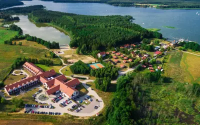 Najpiękniejsze mazurskie jeziora w pobliżu Mikołajek — co warto zobaczyć
