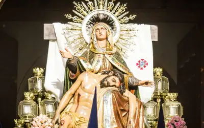 Virgen con Cristo muerto en brazos, parte de la procesión de los gitanos Zaragoza.