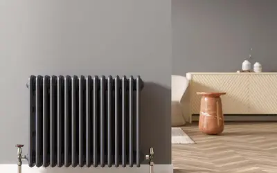 Radiateur en fonte gris foncé, un élément de chauffage performant, idéal pour une pompe à chaleur haute température.