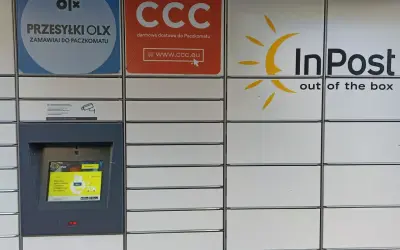 Paczkomat InPost z logo OLX i CCC. Ekran pokazuje instrukcje, jak wygenerować kod QR do nadania paczki.