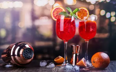 Drinki z Prosecco: Łatwe Przepisy od Klasyki po Owocowe Hity
