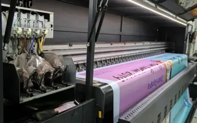 Druk fleksograficzny na folii: Kiedy wybrać? Poradnik eksperta