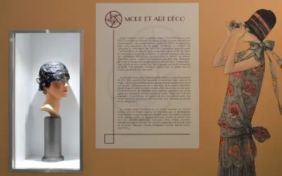 Mannequin portant un chapeau Art Déco, illustration de mode Art Nouveau.
