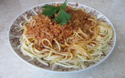 Spaghetti dla dzieci z mięsem mielonym, które zjedzą nawet niejadki