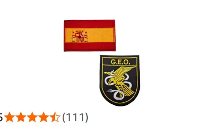 Dos parches: uno con la bandera de España y otro con el escudo del GEO, un águila amarilla sobre fondo negro.