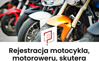 Rejestracja motocykla z zagranicy? Ułatwiamy formalności! Widok na przody rzędów motocykli, z pomarańczowym błotnikiem na pierwszym planie.